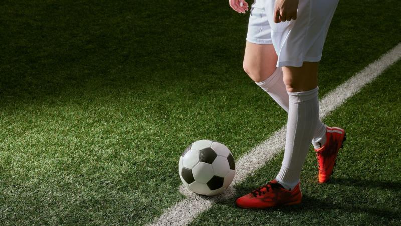 Az Apostag fergeteges győzelmet aratott a nyugati szomszédvári derbin, mely igazi futballünneppé alakította a mérkőzést.