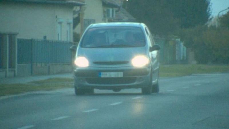 Négy alkalommal akadt fenn ugyanazon a traffipaxon 24 óra leforgása alatt, most pedig az autója értékével egyenlő bírságot kell megfizetnie a gyorshajtás miatt.