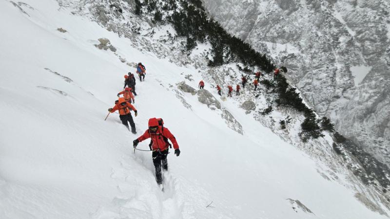 „Elképesztő, hogy sikerült megmenekülnie” – nyilatkozta a szlovén hegyimentő a magyar nő kapcsán, akit az Alpokból hoztak le.