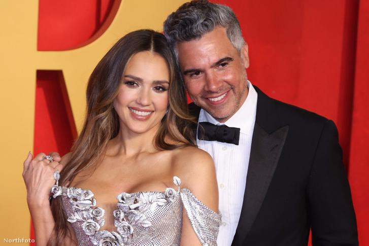 Jessica Alba és Cash Warren házassága véget ér. A pár közösen eltöltött évei után, úgy tűnik, hogy külön utakon folytatják az életüket. A hírek szerint mindketten szeretnék a legjobbat kihozni a jövőjükből, és ez a döntés a legjobb megoldás számukra. Szám