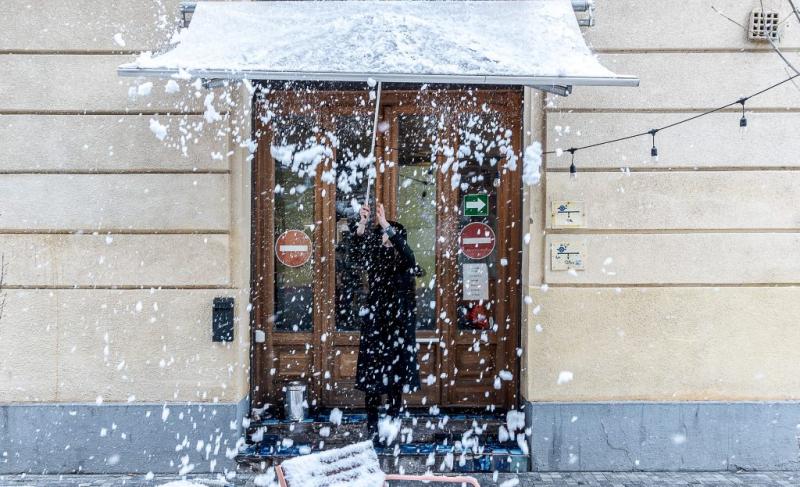 Hétvégén hidegfront közeledik, ami néhány területen havazást is hozhat. Érdemes felkészülni a hűvösebb időjárásra!