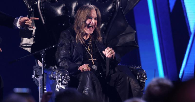 Ozzy Osbourne már nem képes járni, de utolsó alkalommal mégis színpadra lép a Black Sabbath társaságában.