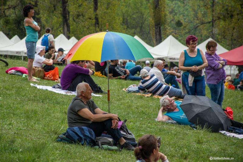 Majális Szejkefürdő varázslatos táján

A tavasz beköszöntével Szejkefürdő festői környezete ismét megtelik élettel és színpompával. A Majális alkalmából a helyiek és a látogatók egyaránt izgalmas programokkal és kellemes találkozásokkal várják a jó időt. 