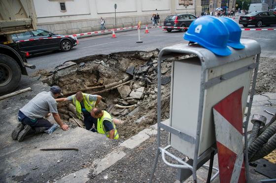 Úgy tűnik, a magyar ipar még mindig nehezen találja meg az utat a felszínre a gödörből.