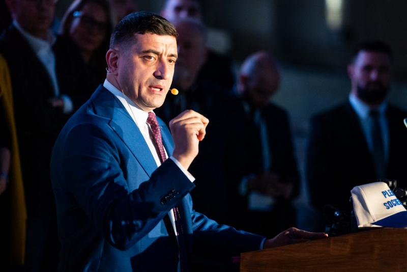 Simion bátran beismerte, hogy alulmaradt.