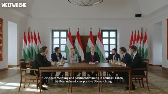 Orbán a Karmelitában egy szoros baráti körnek, újságíróknak és influenszereknek próbálta megmagyarázni, hogy a migráció káros hatásokkal jár.