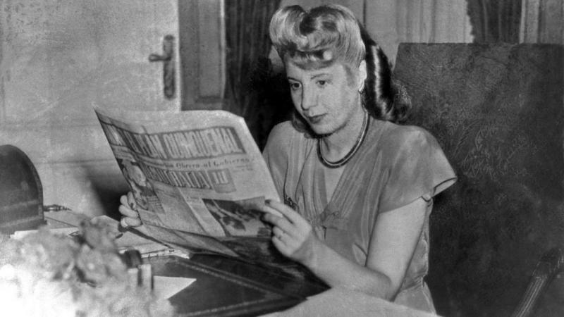 Evita Perón holttestének elrablása mögött több tényező húzódik meg, amelyek a politikai és társadalmi kontextusra is visszavezethetők. Az argentin nép ikonikus alakja, Evita, a nők jogainak szószólója és a szegények támogatója volt, ami miatt rengeteg hív