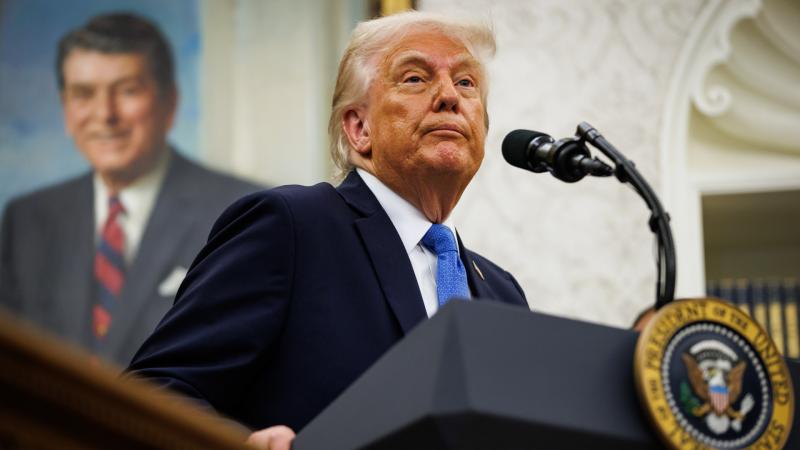 Donald Trump nem sokáig titkolta érzéseit: egyenesen a legrosszabb rémálmába ugrott bele, mindkét lábával.