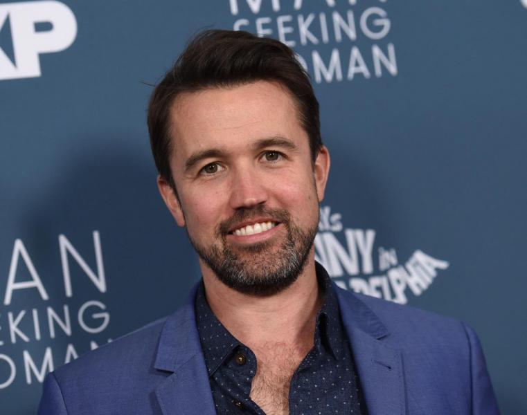 Rob McElhenney új névvel lép a nyilvánosság elé. Az ismert színész és producer döntése mögött érdekes okok húzódnak meg, amelyek nemcsak a személyes életére, hanem a karrierjére is hatással lehetnek. A névváltoztatás célja, hogy új irányt adjon a szakmai 