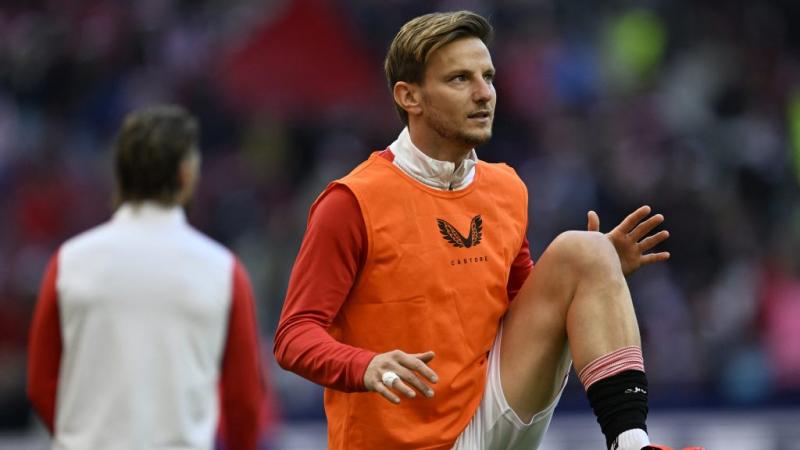 Ivan Rakitic befejezte labdarúgó karrierjét | Rangadó

Ivan Rakitic, a világszerte elismert horvát középpályás, bejelentette, hogy véget vetett labdarúgó pályafutásának. A 35 éves játékos, aki többek között a Barcelonában és a Sevilla FC-ben is megfordult