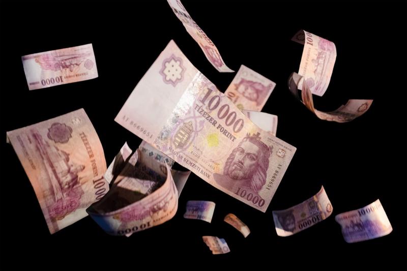 A köztisztviselők béremelésére elegendő forrás áll rendelkezésre az önkormányzatok számára.