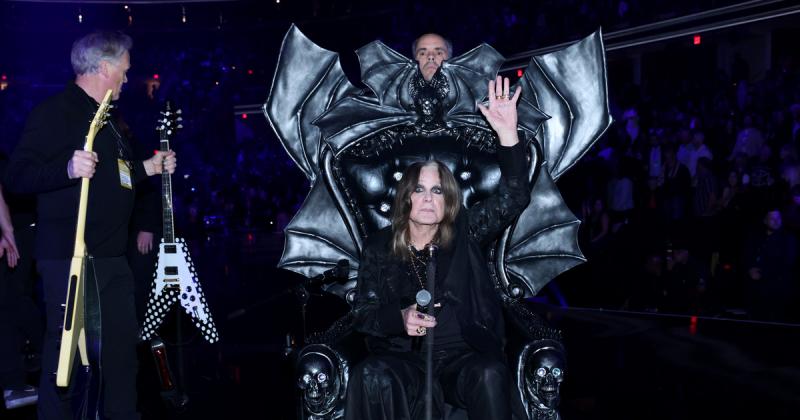 Ozzy Osbourne utolsó koncertje mély nyomot hagyott a rajongók szívében, hiszen a legendás énekes búcsúja nem csupán egy show volt, hanem egy érzelmekkel teli pillanat, amelyben a közönség együtt élt át mindent, amit Ozzy karrierje jelentett számukra. Az e