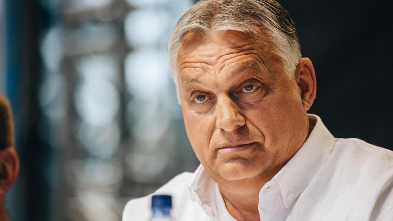 Orbán Viktor most igyekszik áttörni a határokat – Percről percre a 2025-ös tusnádfürdői beszéd eseményeiről.
