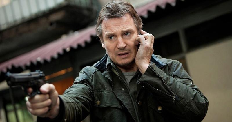 Liam Neeson számára az „Elrabolva” hatalmas sikere meglepetésként érkezett, és ezzel együtt néhány kínos helyzetet is szült. A film váratlan népszerűsége miatt sokan kezdték el őt az akcióhős szerepével azonosítani, ami néha zavarba ejtő szituációkhoz vez