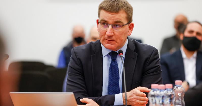 Rácz András véleménye szerint a magyar kormány lépése, miszerint betiltotta az ukrán híroldalakat, valójában saját polgárai ellen irányuló támadás.