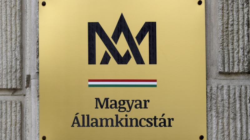 Mától kezdődően az önkormányzati pénzek egy része nem a bankoknál, hanem az államkincstárnál kerül elhelyezésre.