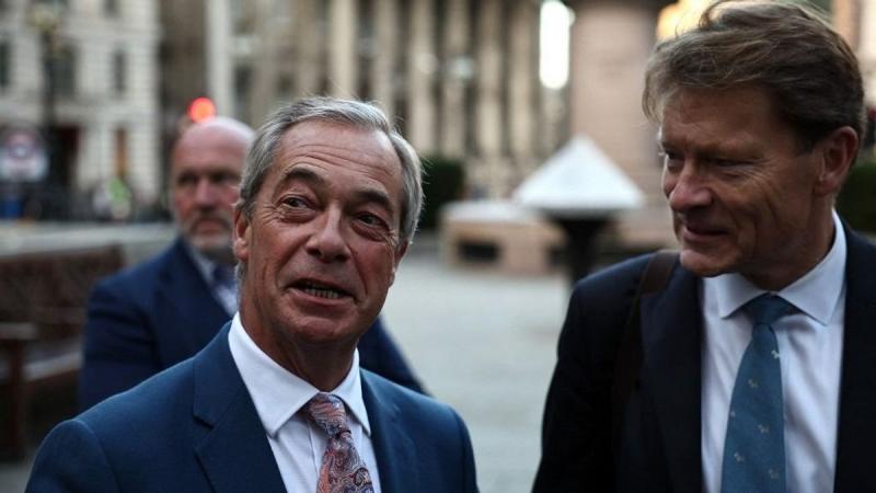 A brit baloldal mély válságban vergődik, míg Farage népszerűsége soha nem volt még ekkora.