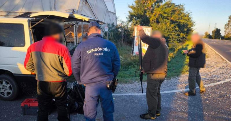 Arcátlan pillanatok Debrecen közelében: ez rejlett a sporttáskában.