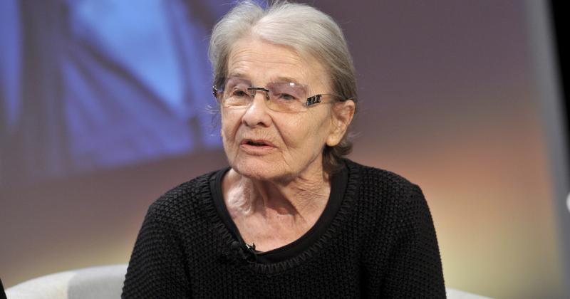 Ő Törőcsik Mari gyönyörű lányunokája, a vietnámi gyökerekkel rendelkező Máhr Vit, akinek tehetségét nemcsak itthon, hanem a nemzetközi színtéren is elismerik és csodálják.