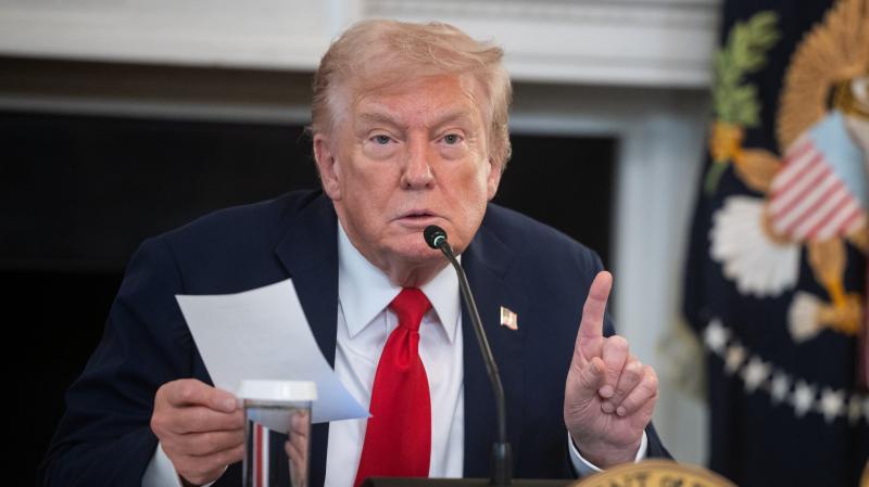 Bár Zelenszkij folyamatosan nyomást gyakorol, Trump úgy döntött, hogy először Putyinnal folytat tárgyalásokat az Ukrajnának szánt amerikai fegyverek ügyében.