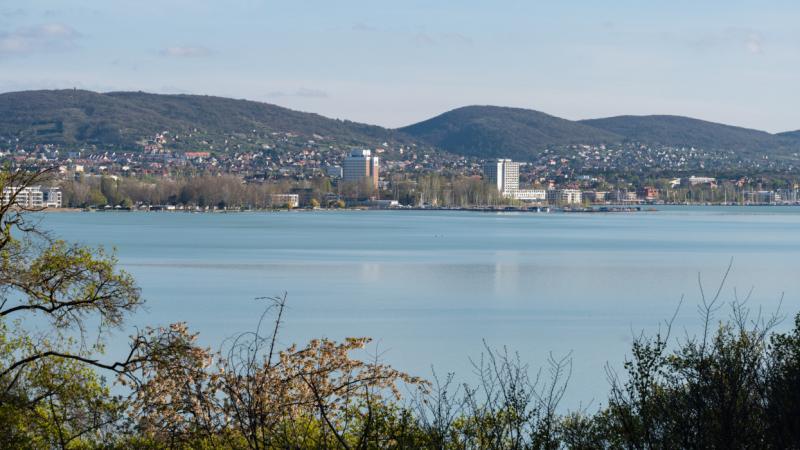 Itt az idő, hogy megújuljon a Balaton régóta elhanyagolt területe: évtizedek óta húzódó problémát jelentett a magyar tenger fővárosában. - Pénzcentrum